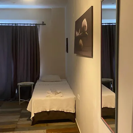 Vera Hotel *