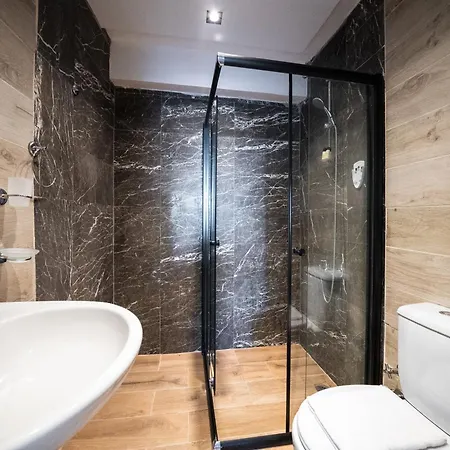Vera Hotel *