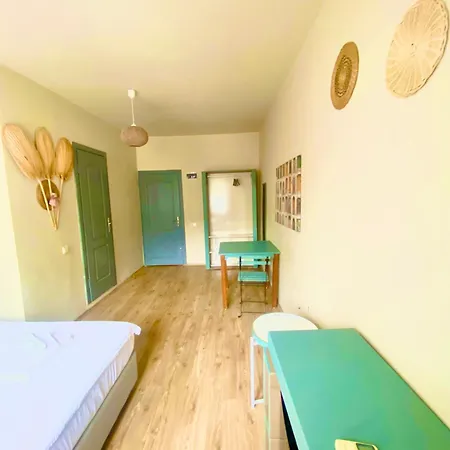 Vera Hotel *